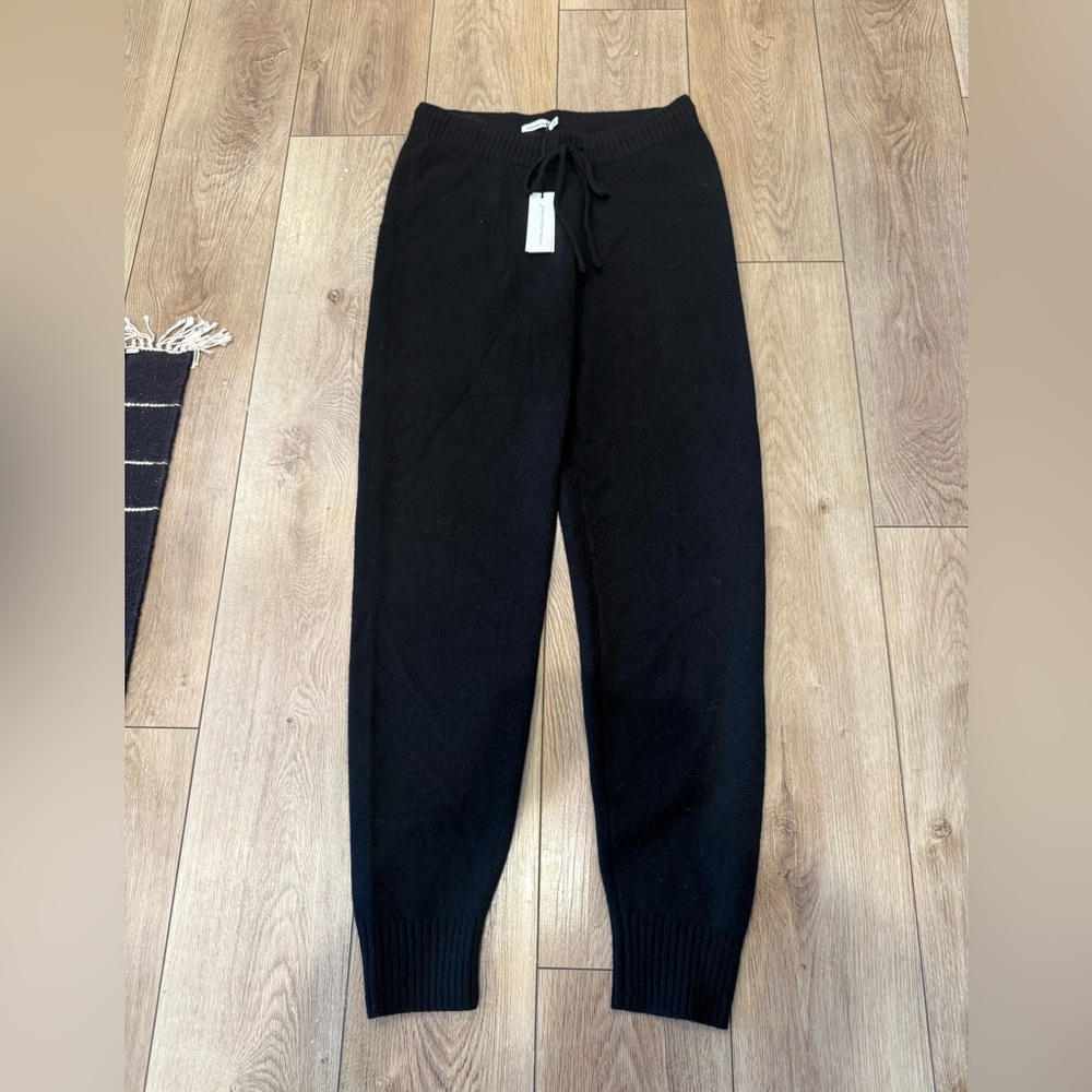 Unsubscribed Black cashmere joggers xs
